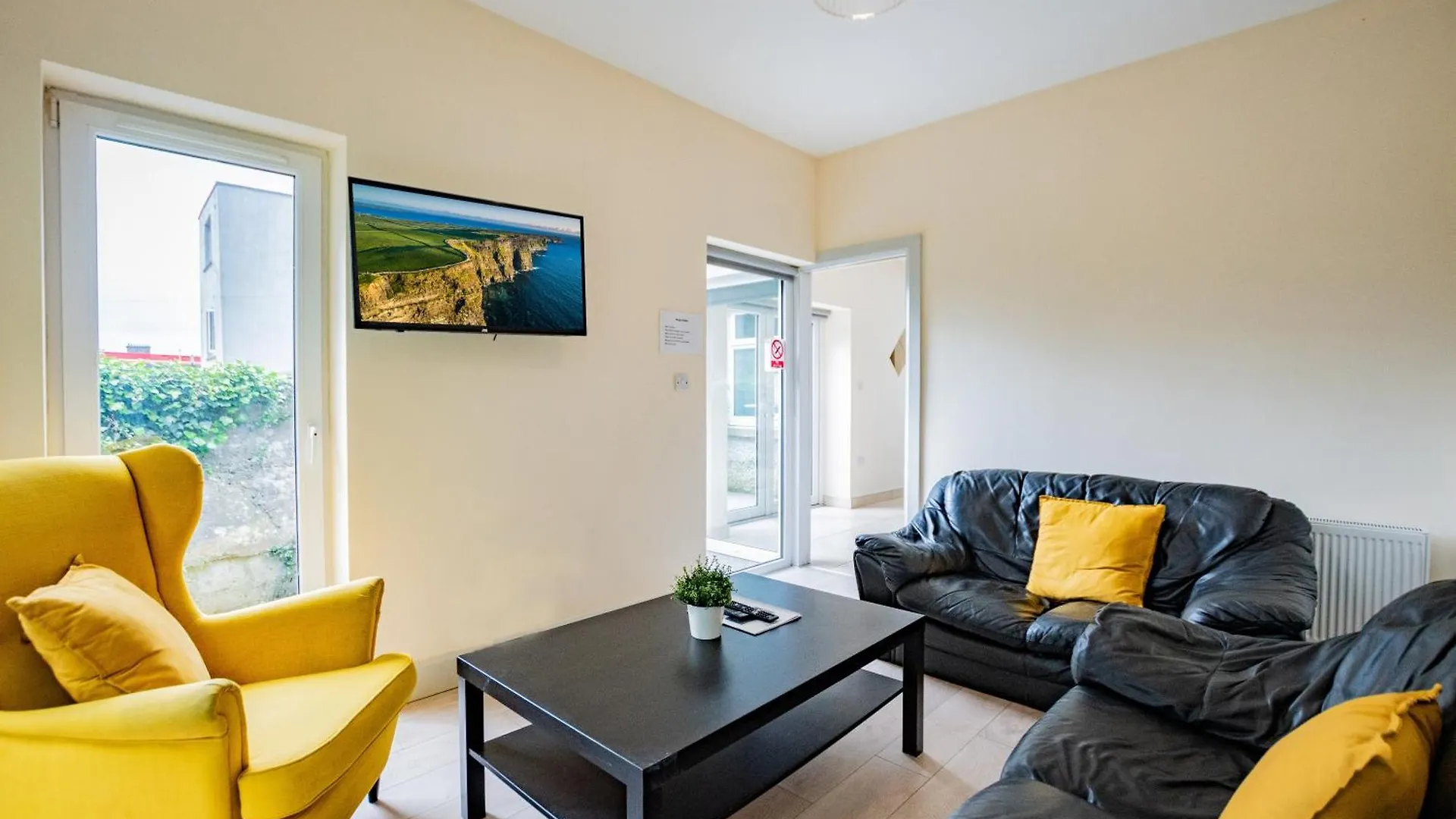 Large Modern House, Sleeps 17 With Parking Villa Galway Ireland