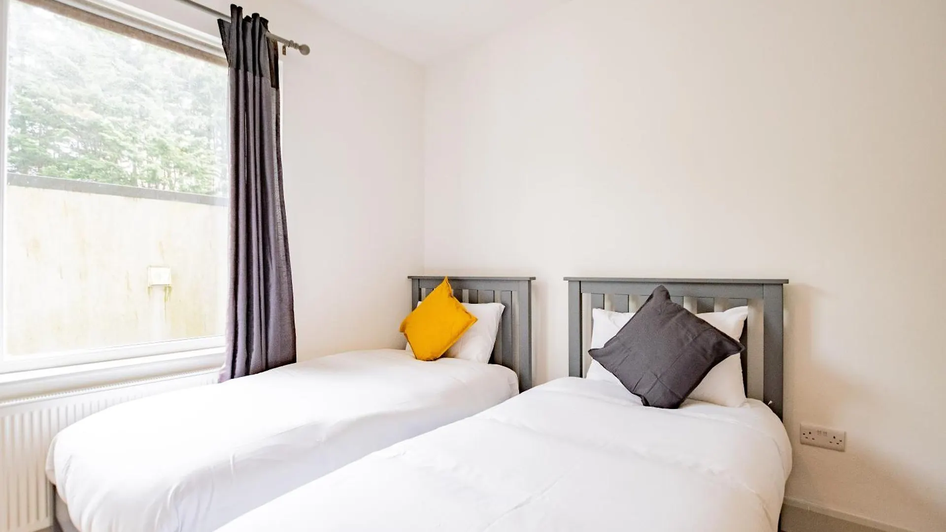 Holiday home Large Modern House, Sleeps 17 With Parking Villa Galway