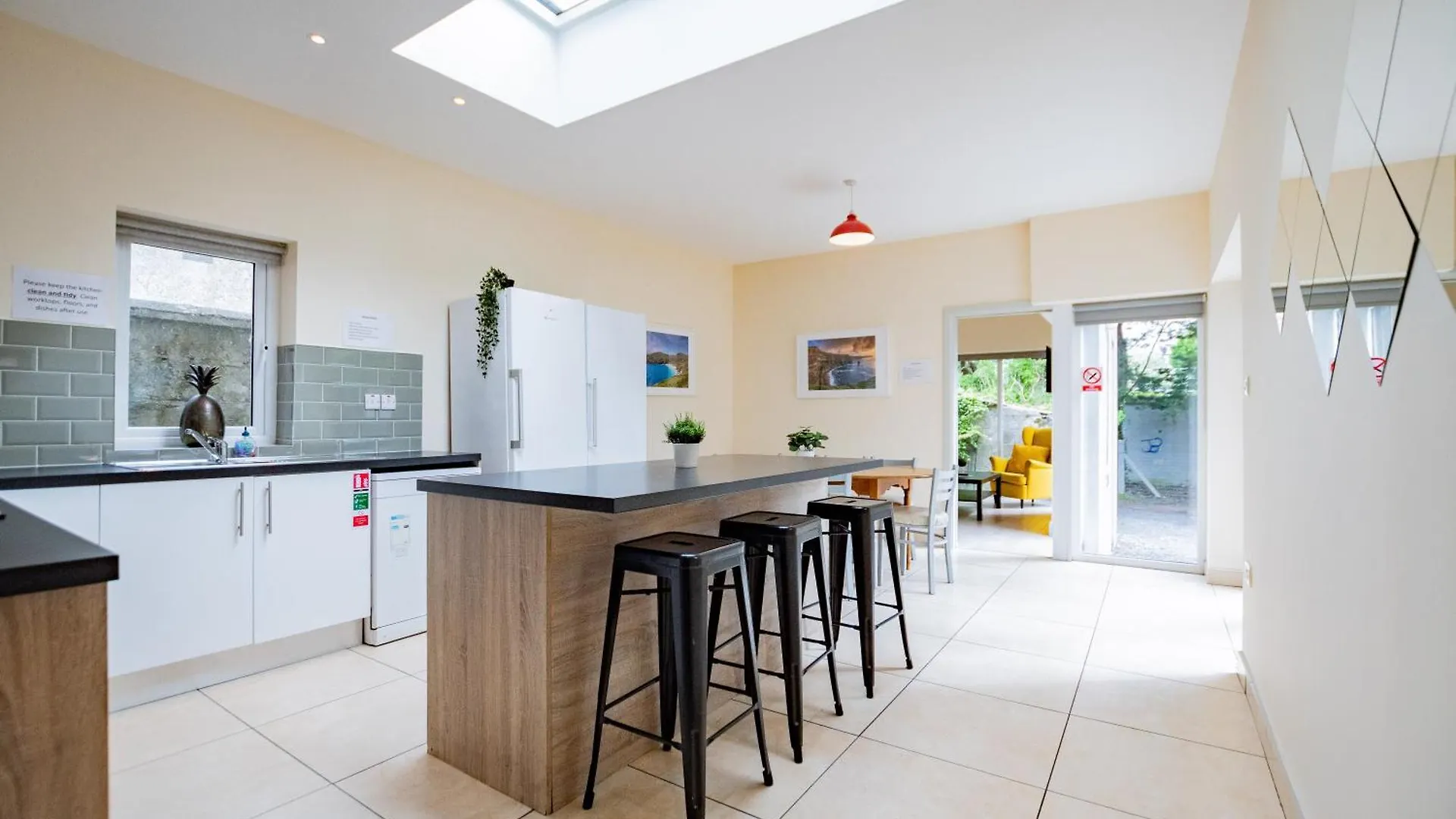 Villa Large Modern House, Sleeps 17 With Parking Galway