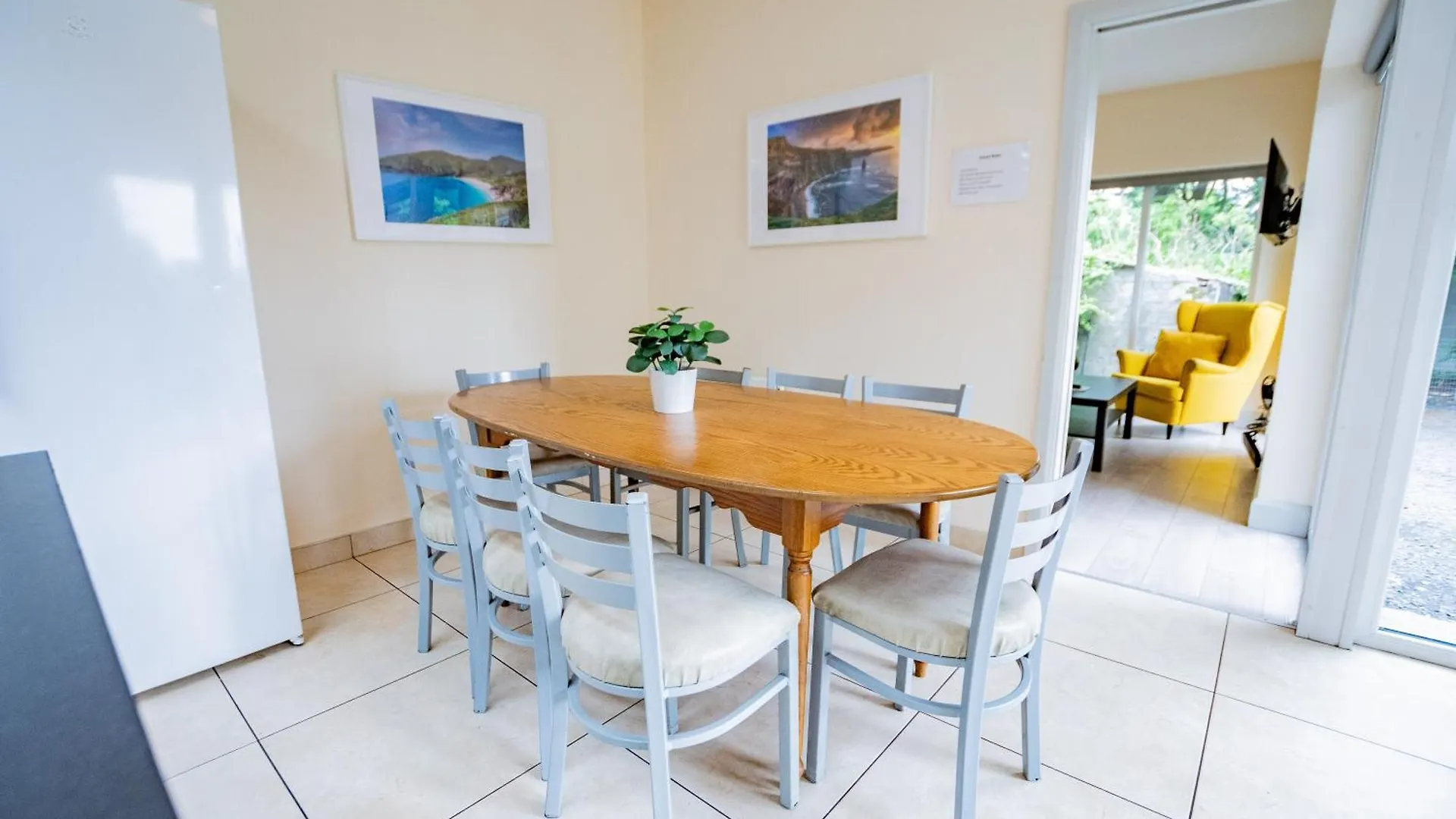 Large Modern House, Sleeps 17 With Parking Villa Galway