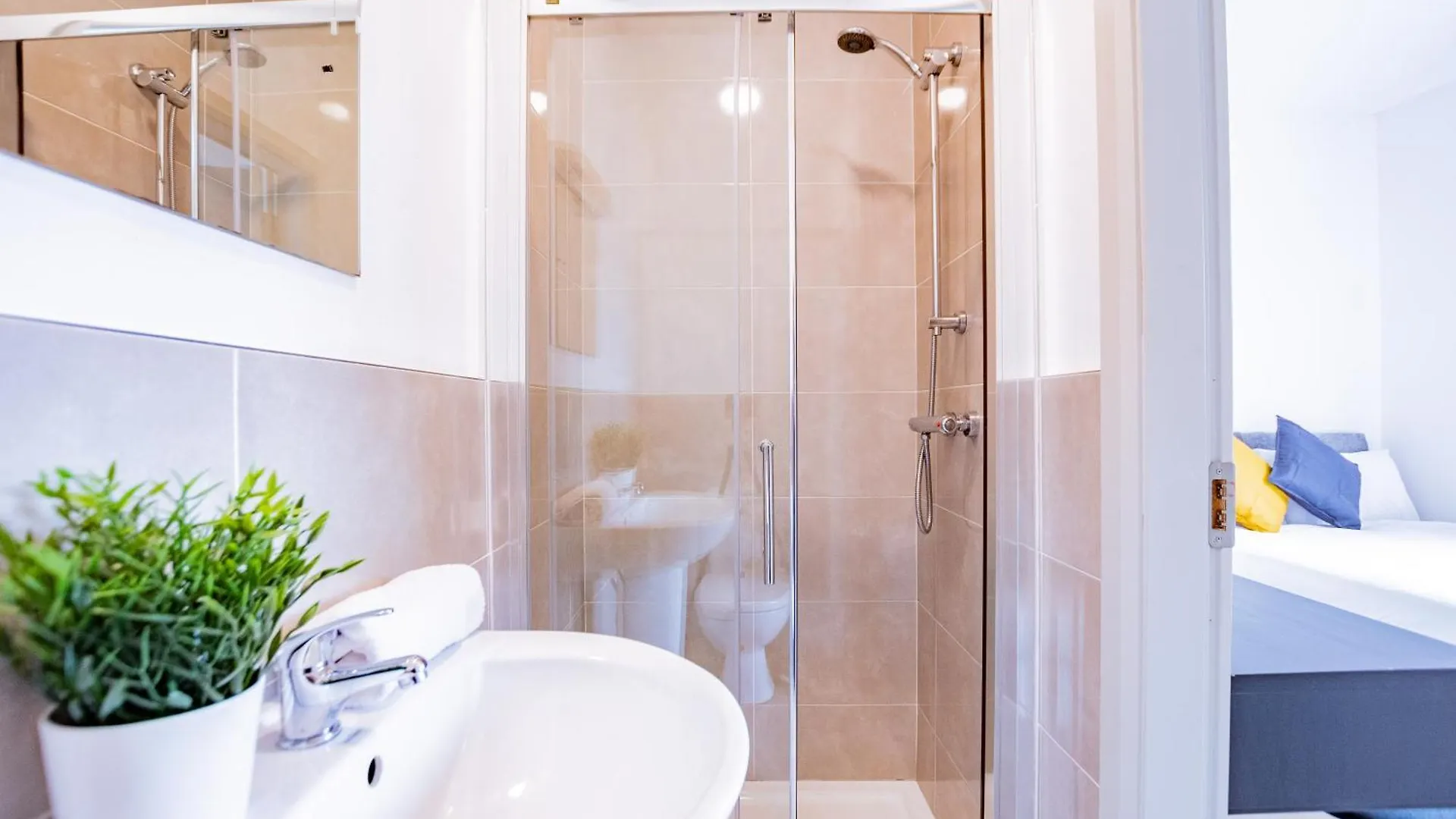 Large Modern House, Sleeps 17 With Parking Villa Galway Holiday home